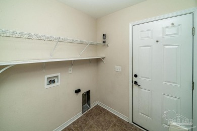 Great home convenient to everything in Milton, priced to sell on Tanglewood Golf Club in Florida - for sale on GolfHomes.com, golf home, golf lot
