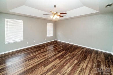 Great home convenient to everything in Milton, priced to sell on Tanglewood Golf Club in Florida - for sale on GolfHomes.com, golf home, golf lot