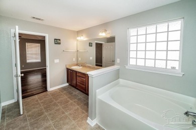 Great home convenient to everything in Milton, priced to sell on Tanglewood Golf Club in Florida - for sale on GolfHomes.com, golf home, golf lot