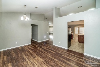Great home convenient to everything in Milton, priced to sell on Tanglewood Golf Club in Florida - for sale on GolfHomes.com, golf home, golf lot