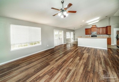 Great home convenient to everything in Milton, priced to sell on Tanglewood Golf Club in Florida - for sale on GolfHomes.com, golf home, golf lot