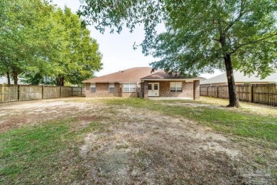 Great home convenient to everything in Milton, priced to sell on Tanglewood Golf Club in Florida - for sale on GolfHomes.com, golf home, golf lot