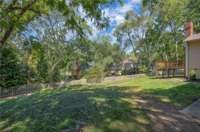 Don't miss this charming home in the heart of highly on Leawood South Country Club in Kansas - for sale on GolfHomes.com, golf home, golf lot