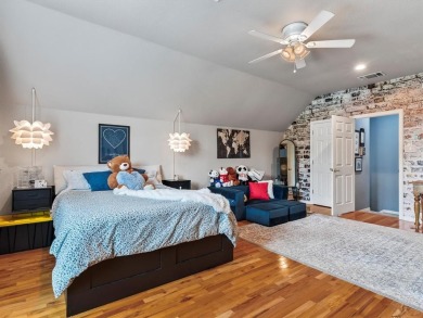 Welcome to this beautifully renovated home perfectly situated in on Iron Horse Golf Course in Texas - for sale on GolfHomes.com, golf home, golf lot