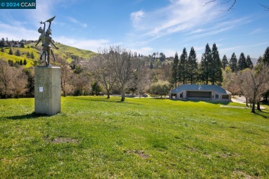 Wonderful townhome in the ever-popular Casitas de Moraga on Moraga Country Club in California - for sale on GolfHomes.com, golf home, golf lot