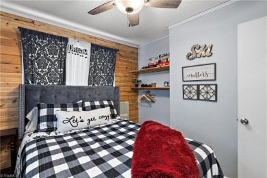 GET THAT COZY CABIN FEEL AT A FRACTION OF THE COST! Year-round on Beech Mountain Club in North Carolina - for sale on GolfHomes.com, golf home, golf lot