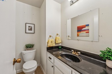 Cozy 3-bedroom townhome in Garden Isle.   The open floor plan on Chuck Corica Golf Complex in California - for sale on GolfHomes.com, golf home, golf lot