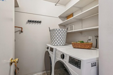 Cozy 3-bedroom townhome in Garden Isle.   The open floor plan on Chuck Corica Golf Complex in California - for sale on GolfHomes.com, golf home, golf lot