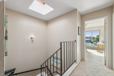 Cozy 3-bedroom townhome in Garden Isle.   The open floor plan on Chuck Corica Golf Complex in California - for sale on GolfHomes.com, golf home, golf lot