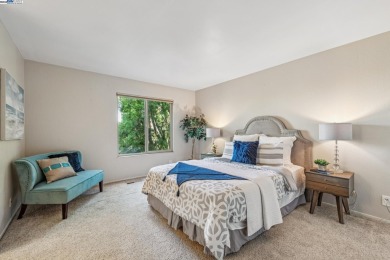 Cozy 3-bedroom townhome in Garden Isle.   The open floor plan on Chuck Corica Golf Complex in California - for sale on GolfHomes.com, golf home, golf lot