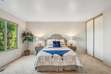 Cozy 3-bedroom townhome in Garden Isle.   The open floor plan on Chuck Corica Golf Complex in California - for sale on GolfHomes.com, golf home, golf lot