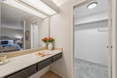 Cozy 3-bedroom townhome in Garden Isle.   The open floor plan on Chuck Corica Golf Complex in California - for sale on GolfHomes.com, golf home, golf lot