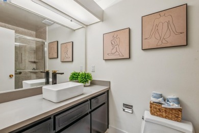 Cozy 3-bedroom townhome in Garden Isle.   The open floor plan on Chuck Corica Golf Complex in California - for sale on GolfHomes.com, golf home, golf lot