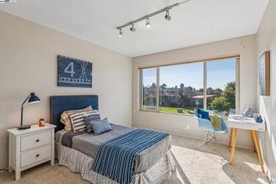 Cozy 3-bedroom townhome in Garden Isle.   The open floor plan on Chuck Corica Golf Complex in California - for sale on GolfHomes.com, golf home, golf lot