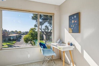 Cozy 3-bedroom townhome in Garden Isle.   The open floor plan on Chuck Corica Golf Complex in California - for sale on GolfHomes.com, golf home, golf lot