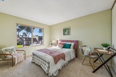 Cozy 3-bedroom townhome in Garden Isle.   The open floor plan on Chuck Corica Golf Complex in California - for sale on GolfHomes.com, golf home, golf lot