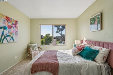Cozy 3-bedroom townhome in Garden Isle.   The open floor plan on Chuck Corica Golf Complex in California - for sale on GolfHomes.com, golf home, golf lot