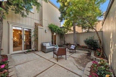 Cozy 3-bedroom townhome in Garden Isle.   The open floor plan on Chuck Corica Golf Complex in California - for sale on GolfHomes.com, golf home, golf lot