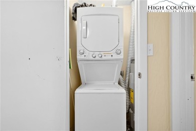 Discover a beautifully renovated and fully furnished 3-bedroom on Beech Mountain Club in North Carolina - for sale on GolfHomes.com, golf home, golf lot