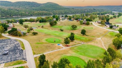 Discover this beautifully updated 3 bedroom, 3 bathroom home on on Holiday Island Executive Golf Course in Arkansas - for sale on GolfHomes.com, golf home, golf lot