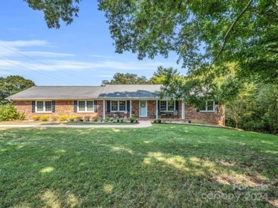 Located on Hole 15 of Riverbend Golf Course, this beautiful home on River Bend YMCA Golf Course in North Carolina - for sale on GolfHomes.com, golf home, golf lot