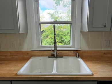 Discover this beautifully updated 3-bedroom, 1-bath Bedford on Arlington Association in Kentucky - for sale on GolfHomes.com, golf home, golf lot