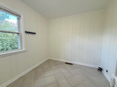 Discover this beautifully updated 3-bedroom, 1-bath Bedford on Arlington Association in Kentucky - for sale on GolfHomes.com, golf home, golf lot