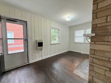 Discover this beautifully updated 3-bedroom, 1-bath Bedford on Arlington Association in Kentucky - for sale on GolfHomes.com, golf home, golf lot
