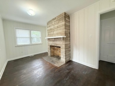 Discover this beautifully updated 3-bedroom, 1-bath Bedford on Arlington Association in Kentucky - for sale on GolfHomes.com, golf home, golf lot