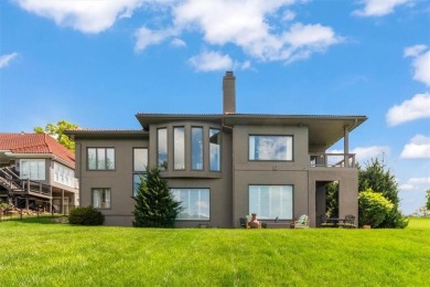 Welcome to this stunning luxury home located in the desirable on Lakewood Oaks Golf Club, Ltd. in Missouri - for sale on GolfHomes.com, golf home, golf lot