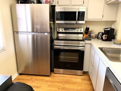 Updated 1 bed 1 bath in desirable Phase 4 of SUNRISE LAKES a 55+ on Sunrise Lakes Phase IV Golf Course in Florida - for sale on GolfHomes.com, golf home, golf lot