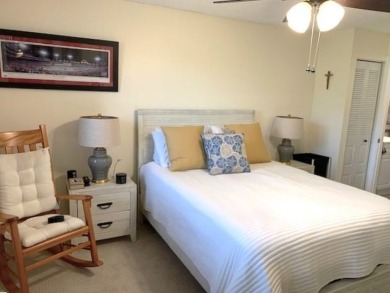 Updated 1 bed 1 bath in desirable Phase 4 of SUNRISE LAKES a 55+ on Sunrise Lakes Phase IV Golf Course in Florida - for sale on GolfHomes.com, golf home, golf lot
