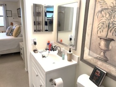 Updated 1 bed 1 bath in desirable Phase 4 of SUNRISE LAKES a 55+ on Sunrise Lakes Phase IV Golf Course in Florida - for sale on GolfHomes.com, golf home, golf lot