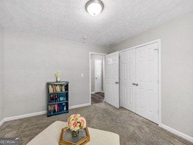 Welcome to this charming well maintained 3-bed, 2-bath move-in on Turtle Cove Golf Course in Georgia - for sale on GolfHomes.com, golf home, golf lot