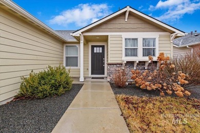 This inviting home features soaring vaulted ceilings upgraded on Hunters Point Golf Club in Idaho - for sale on GolfHomes.com, golf home, golf lot