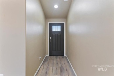 This inviting home features soaring vaulted ceilings upgraded on Hunters Point Golf Club in Idaho - for sale on GolfHomes.com, golf home, golf lot