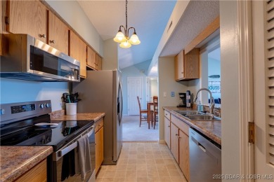 Don't miss out on this fabulous 2 bedroom 2 bathroom no step on The Oaks Golf Course in Missouri - for sale on GolfHomes.com, golf home, golf lot