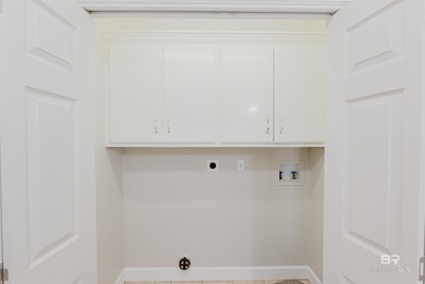 Welcome to this spacious home located in a mature neighborhood on Quail Creek Golf Course in Alabama - for sale on GolfHomes.com, golf home, golf lot