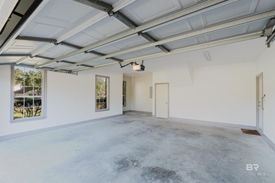 Welcome to this spacious home located in a mature neighborhood on Quail Creek Golf Course in Alabama - for sale on GolfHomes.com, golf home, golf lot