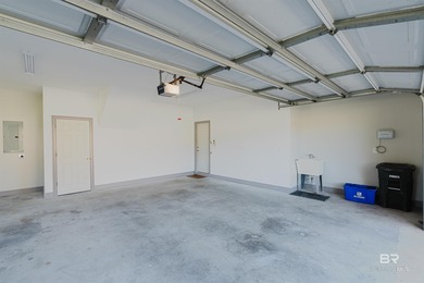 Welcome to this spacious home located in a mature neighborhood on Quail Creek Golf Course in Alabama - for sale on GolfHomes.com, golf home, golf lot