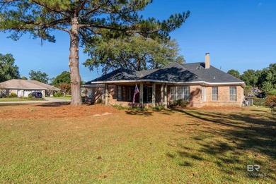 Welcome to this spacious home located in a mature neighborhood on Quail Creek Golf Course in Alabama - for sale on GolfHomes.com, golf home, golf lot