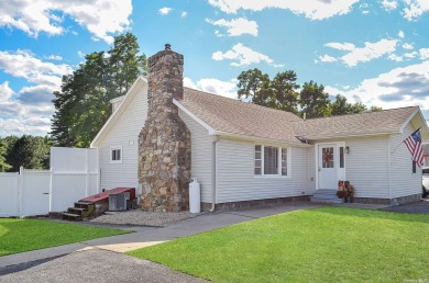 Welcome to this beautifully maintained home on a serene .39-acre on Sunnyside Par 3 Golf Course in New York - for sale on GolfHomes.com, golf home, golf lot