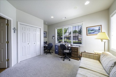 Stunning, contemporary single level 3 bed, 3 bath home perfectly on Rogue Valley Country Club in Oregon - for sale on GolfHomes.com, golf home, golf lot