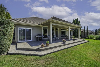 Stunning, contemporary single level 3 bed, 3 bath home perfectly on Rogue Valley Country Club in Oregon - for sale on GolfHomes.com, golf home, golf lot