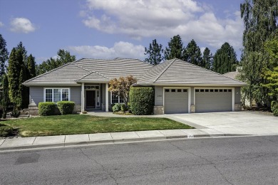 Stunning, contemporary single level 3 bed, 3 bath home perfectly on Rogue Valley Country Club in Oregon - for sale on GolfHomes.com, golf home, golf lot