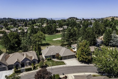 Stunning, contemporary single level 3 bed, 3 bath home perfectly on Rogue Valley Country Club in Oregon - for sale on GolfHomes.com, golf home, golf lot