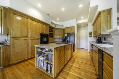 Stunning, contemporary single level 3 bed, 3 bath home perfectly on Rogue Valley Country Club in Oregon - for sale on GolfHomes.com, golf home, golf lot