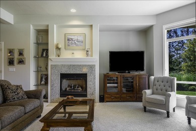 Stunning, contemporary single level 3 bed, 3 bath home perfectly on Rogue Valley Country Club in Oregon - for sale on GolfHomes.com, golf home, golf lot