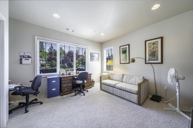Stunning, contemporary single level 3 bed, 3 bath home perfectly on Rogue Valley Country Club in Oregon - for sale on GolfHomes.com, golf home, golf lot