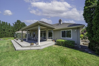 Stunning, contemporary single level 3 bed, 3 bath home perfectly on Rogue Valley Country Club in Oregon - for sale on GolfHomes.com, golf home, golf lot